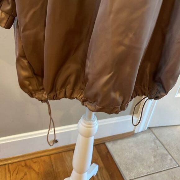 Lightweight Brown Raincoat size large - Picture 3 of 9